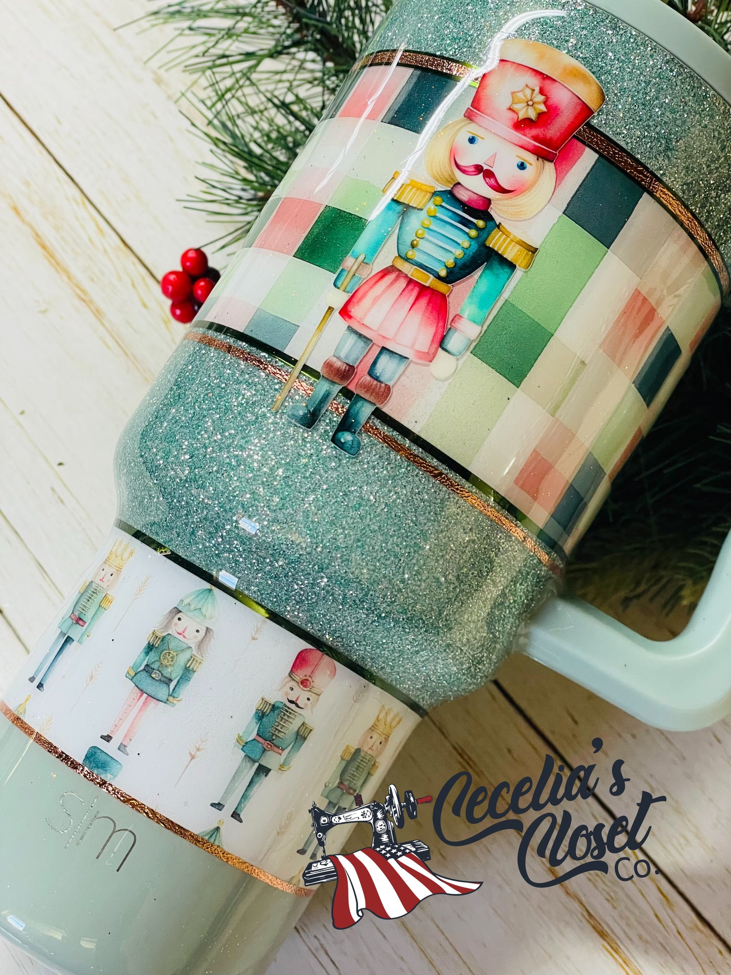 nutcracker Simply Modern