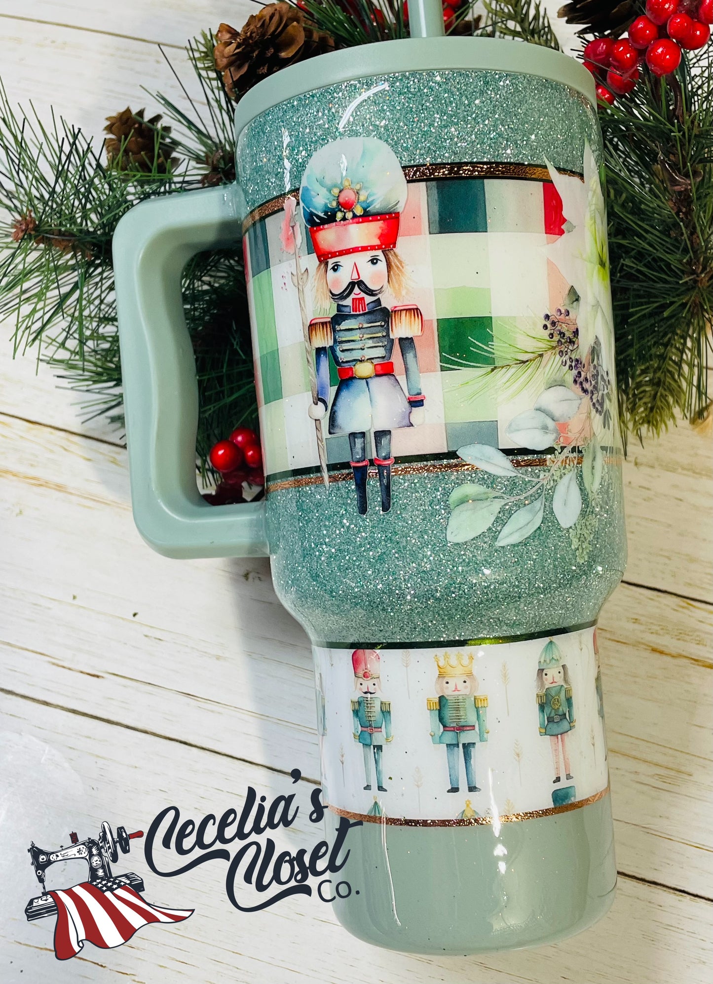nutcracker Simply Modern