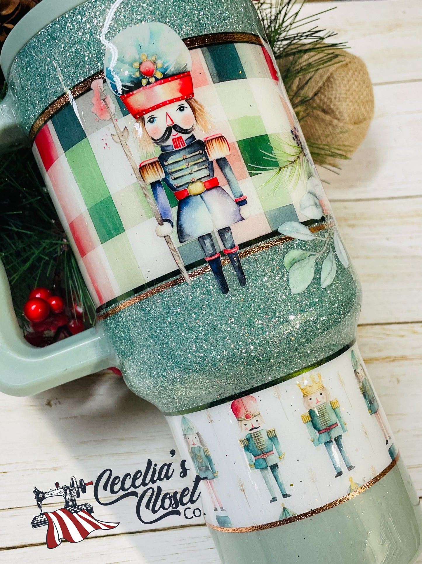 nutcracker Simply Modern