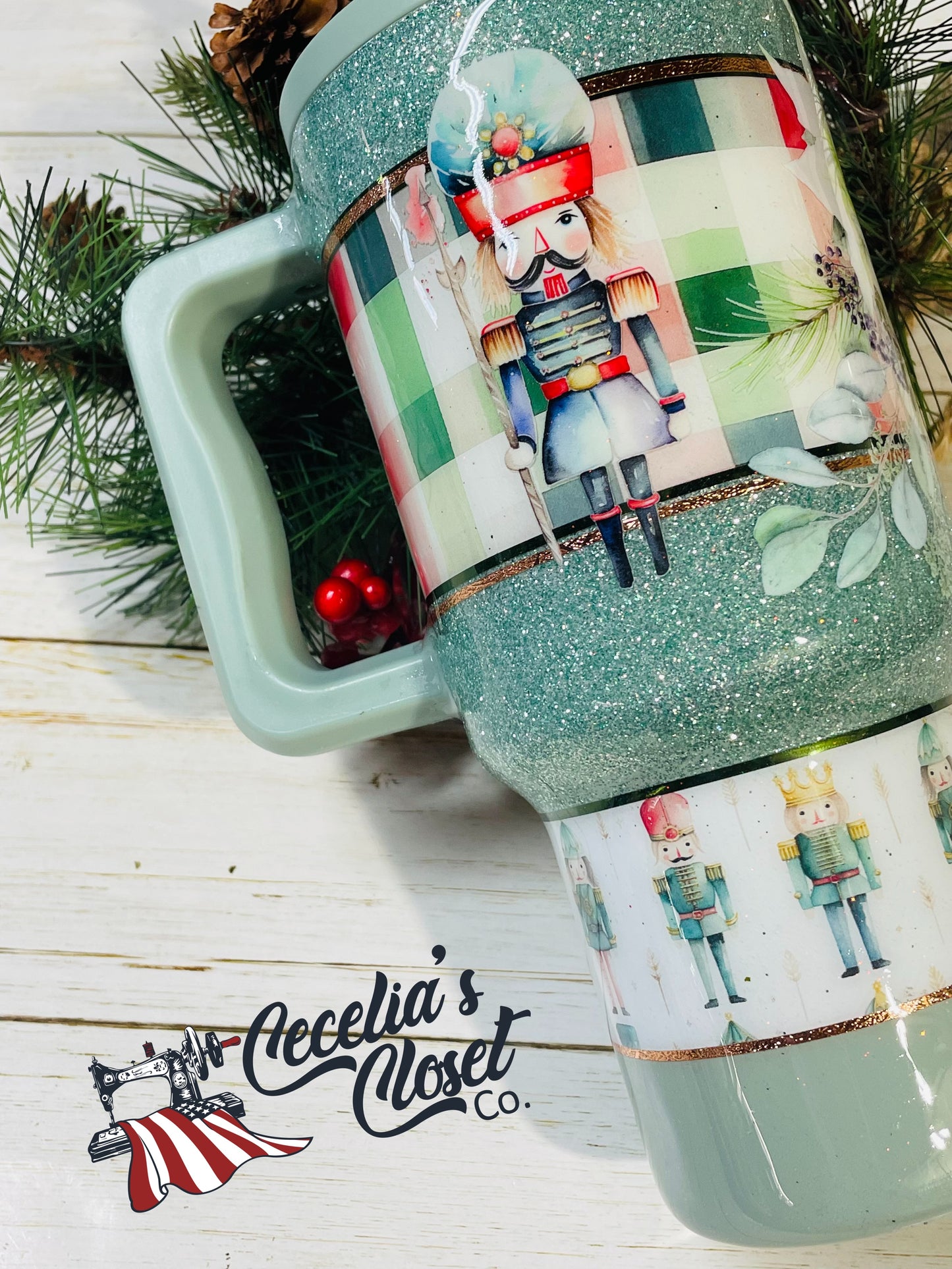 nutcracker Simply Modern