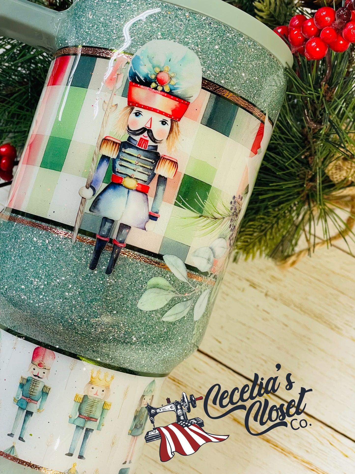 nutcracker Simply Modern